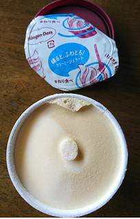 「ハーゲンダッツ ミニカップ CREAMY GELATO ピスタチオ＆ミルク カップ110ml」のクチコミ画像 by もぐりーさん