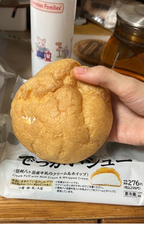 「ローソン でっかいシュー 信州八ヶ岳産牛乳のクリーム＆ホイップ」のクチコミ画像 by もぐミさん