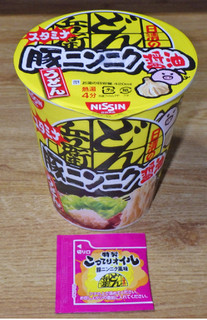 「日清食品 日清のスタミナどん兵衛 豚ニンニク醤油うどん カップ87g」のクチコミ画像 by 7GのOPさん