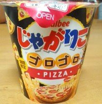 「カルビー じゃがりこ ゴロゴロPIZZA カップ52g」のクチコミ画像 by おたまじゃくしははさん