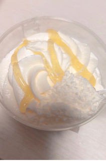 「セブン-イレブン レモンソース＆ホイップのミルクプリン」のクチコミ画像 by ｾﾌﾞﾝ店員のaさん