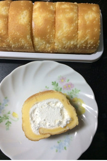 「ローソン 焼きチーズもち食感ロール チーズクリーム」のクチコミ画像 by めーぐーさん
