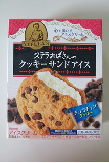 「森永製菓 ステラおばさんのクッキーサンドアイス チョコチップクッキー 箱1個」のクチコミ画像 by キックンさん