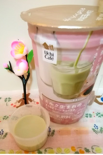 「ローソン Uchi Cafe’ SWEETS ミルク生まれのさくらグリーンティーラテ」のクチコミ画像 by ちるおこぜさん