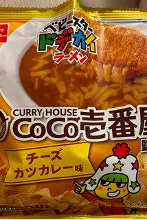 「おやつカンパニー ベビースタードデカイラーメン COCO壱番屋カツカレー味」のクチコミ画像 by mamaimeroさん