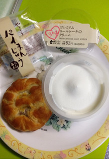 「ローソン Uchi Cafe’ プレミアムロールケーキのクリーム」のクチコミ画像 by minorinりん さん