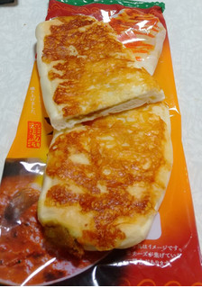 「リョーユーパン もちもちカレーチーズ 袋1個」のクチコミ画像 by ピーまるさん