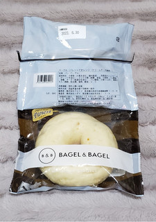 「ニューデイズ Panest BAGEL＆BAGEL ベーグル バレンシア クリームチーズ風味 1個」のクチコミ画像 by みにぃ321321さん