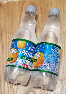 「サントリー 天然水贅沢スパークリング グレープフルーツ ペット500ml」のクチコミ画像 by みにぃ321321さん