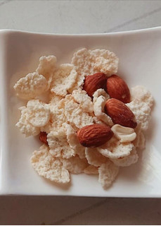「日清シスコ NUTS＆CEREAL トリプルナッツ 袋85g」のクチコミ画像 by レビュアーさん