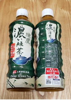 「コカ・コーラ 綾鷹 濃い緑茶 和柄デザインボトル ペット525ml」のクチコミ画像 by みにぃ321321さん