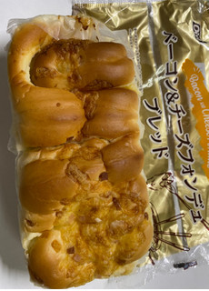 「オイシス ベーコン＆チーズフォンデュブレッド 袋1個」のクチコミ画像 by もんペチさん