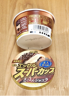 「明治 エッセル スーパーカップ 大人ラベル とことんショコラ カップ172ml」のクチコミ画像 by みにぃ321321さん