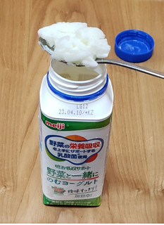 「明治 明治吸収サポート 野菜と一緒にのむヨーグルト 180g」のクチコミ画像 by みにぃ321321さん