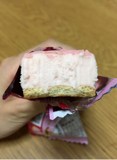 「森永製菓 苺のチーズスティック 袋63ml」のクチコミ画像 by ちいぼうさん