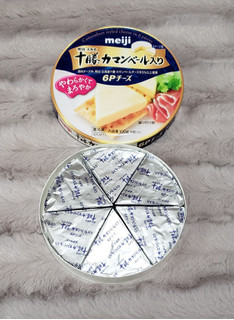 「明治 北海道十勝 カマンベール入り 6Pチーズ 箱100g」のクチコミ画像 by みにぃ321321さん