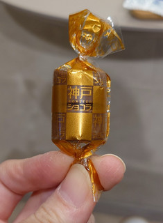 「江崎グリコ 神戸ローストショコラ 濃厚ミルクチョコレート」のクチコミ画像 by ももたろこさん