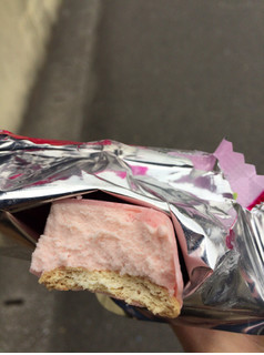 「森永製菓 苺のチーズスティック 袋63ml」のクチコミ画像 by kina子いもさん
