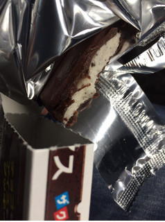「森永製菓 板チョコアイス ザクザクWクッキー 箱70ml」のクチコミ画像 by kina子いもさん