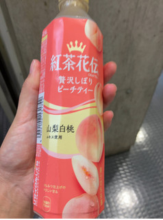 「コカ・コーラ 紅茶花伝 クラフティー 贅沢しぼりピーチティー ペット410ml」のクチコミ画像 by なでしこ5296さん