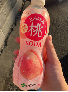 「伊藤園 とろける桃ソーダ ペット450ml」のクチコミ画像 by なでしこ5296さん