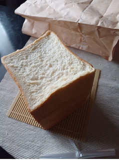 「ベーカリー ルーブル 北海道小麦 中種法 定番 食パン 1斤」のクチコミ画像 by 冬生まれ暑がりさん