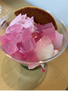「セブン-イレブン 桜と宇治抹茶のパフェ」のクチコミ画像 by なでしこ5296さん