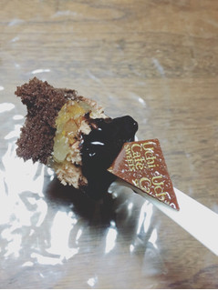 「ローソン Uchi Cafe’ SWEETS レモン＆バーベナ香るチョコレートケーキ」のクチコミ画像 by ゆにょちゃぬさん
