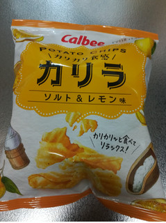 「カルビー POTATO CHIPS カリラ ソルト＆レモン味 袋60g」のクチコミ画像 by maki01さん