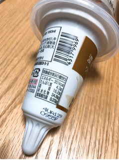 「ローソン Uchi Cafe’ SWEETS 濃厚ミルクワッフルコーン ジャージー牛乳使用 180ml」のクチコミ画像 by こまこまこさん