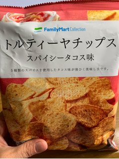 「ファミリーマート FamilyMart collection トルティーヤチップス スパイシータコス味」のクチコミ画像 by marroppysさん