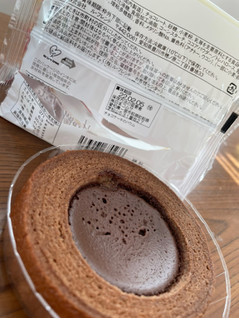 「ファミリーマート 生チョコを使ったチョコケーキのバウム」のクチコミ画像 by 甘党の桜木さん