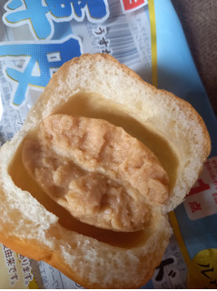 「ヤマザキ 薄皮 ローストアーモンド クリームパン 袋5個」のクチコミ画像 by レビュアーさん