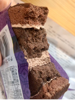 「リョーユーパン チョコロールケーキ 袋1個」のクチコミ画像 by きみまろさん
