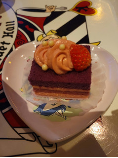 「オリエンタルランド クイーン・オブ・ハートのバンケットホール ストロベリークリームケーキ」のクチコミ画像 by 紫の上さん