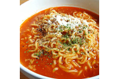 自炊の味方“パスタソース”でアレンジラーメン！？