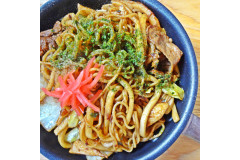 焼きそばと焼きうどんどっちも食べたい！そんなときは「ちゃんぽん焼き」にしよう