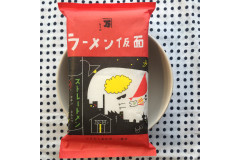 パケ探☆通信 「ラーメン仮面」赤いマントのヒーローが幸せな一杯をお届け