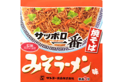 こんなのアリ！?「焼きそば みそラーメン味」を初体験