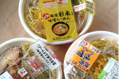 味噌ラーメンの本場・北海道民が、コンビニ味噌レンジ麺を徹底比較！