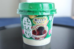 口コミでランキング1位「和とミルクデザート もっちりよもぎ」を食べてみた♪