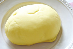 【食べてみた】見過ごせない存在感！ ローソンのレモン味メロンパンを実食レビュー