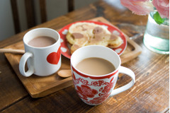 【ノンカフェイン】ミルク感たっぷりの「牛乳屋さん」シリーズにルイボスミルクティーが新登場！ 嬉しいキャラメル風味