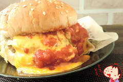 【ボリューム満点】セブンから新作バーガー2品が登場！ その贅沢さに感動！！