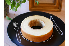 【カルディの激うま秋スイーツ】完売続出!? しっとりやさしい味わいの「安納芋バウムクーヘン」