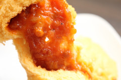 チーズ80％増量ってすごくね？ ファミマの「チーズたっぷりピザまん」が美味しい！