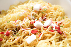 食べるまでが最高に楽しい！ 「一平ちゃんショートケーキ味」は本当にまずいのか検証してみた