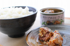 【アレンジレシピ付き】「ごはん検定」特Aライターが勧める“ごはんのおとも”セブンの缶詰「オリーブオイルさば」