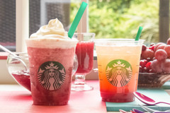 フラペがかわいいピンクドリンクになる！スタバ新作『グレーピー グレープ ＆ ティー』シリーズ！
