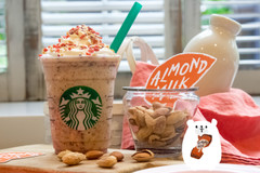 スタバ秋の新作「アーモンドミルク＆グラノラフラペチーノ」は食感のバリエーションがスゴイ！